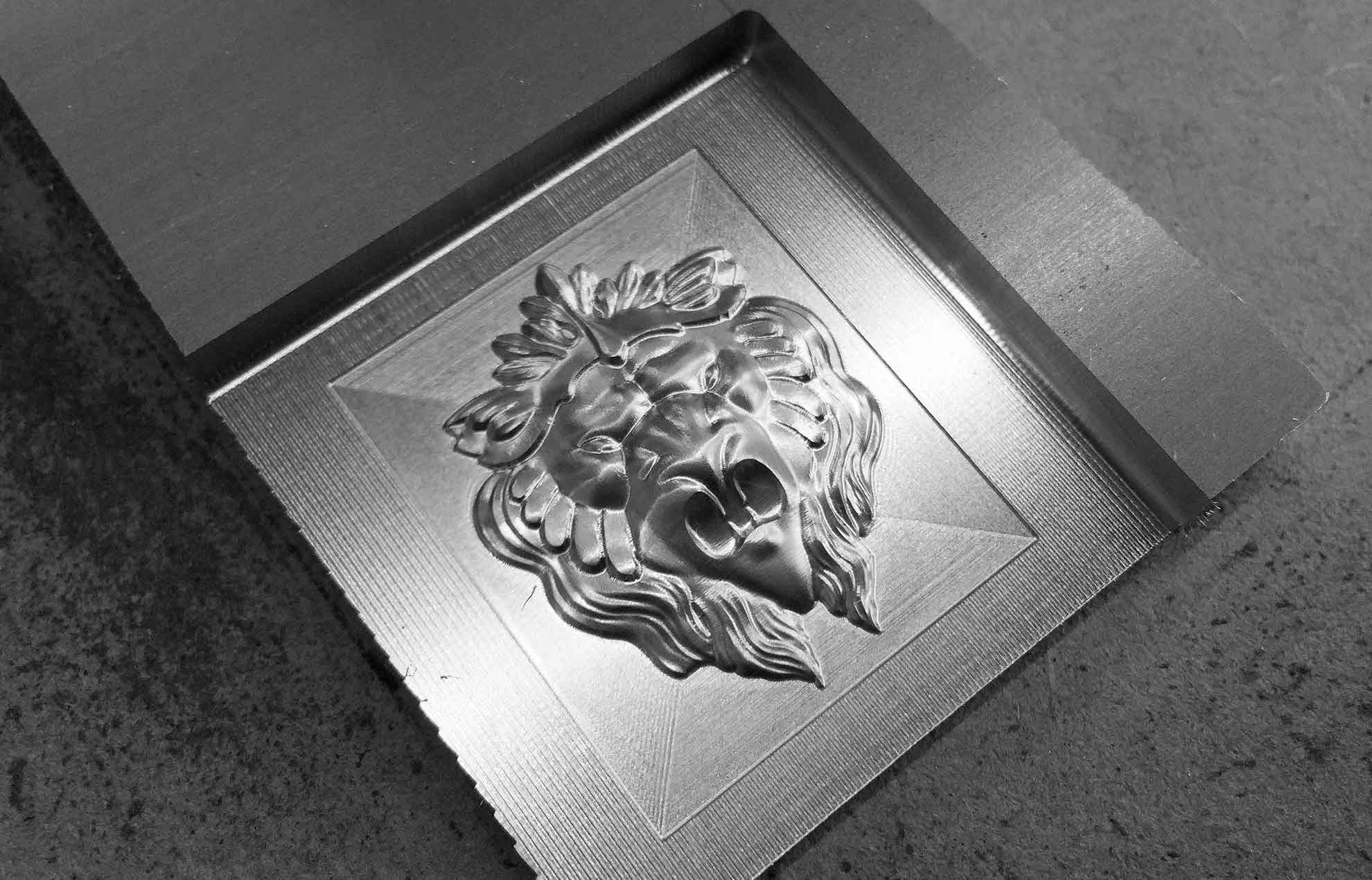 Tête de lion CHANEL